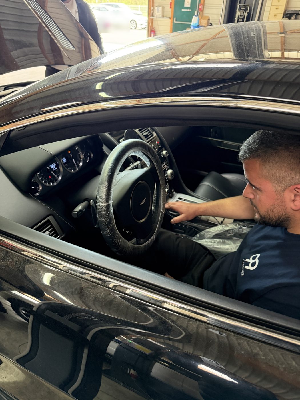 Diagnostic connecté sur Aston Martin — 99 L'Atelier