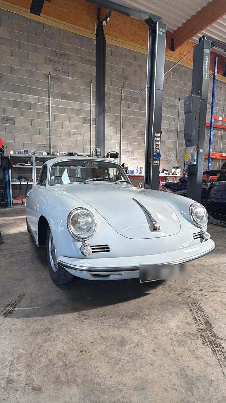 Porsche 356 dans l'atelier 99 L'Atelier à Cuzieu