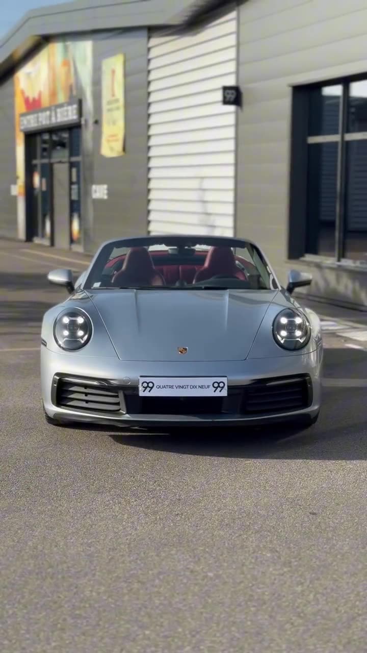 Porsche 911 Turbo S et 992 Cabriolet devant 99 L'Atelier